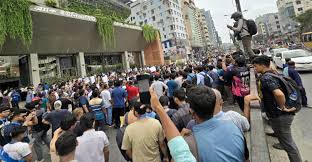 Road blockade by BRAC University students in Badda