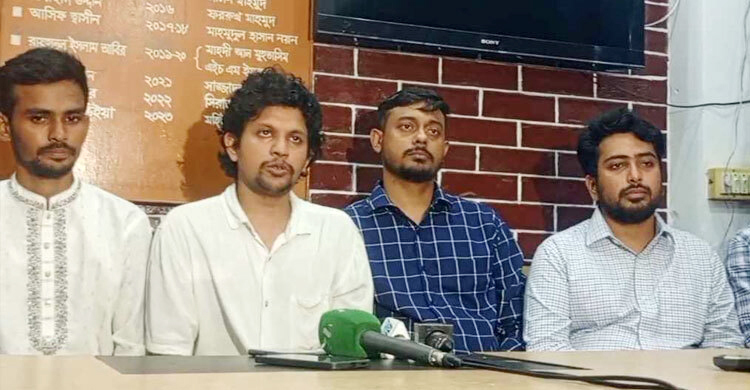 রাজনৈতিক দল খোলার কথা বলা হয়নি: মাহফুজ আলম