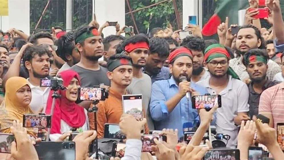 36-day movement, fall of the government