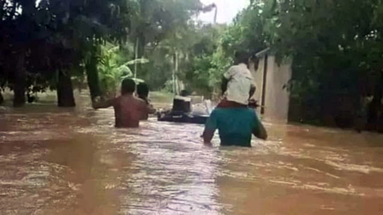 বিদ্যুৎ বিচ্ছিন্ন ফেনী, বন্যাদুর্গতদের দুর্ভোগ চরমে