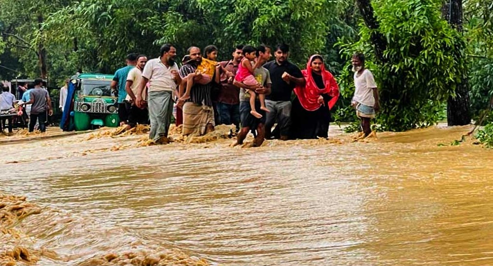 বৃষ্টি-জোয়ারে লক্ষ্মীপুরে ৬ লাখ মানুষ পানিবন্দি