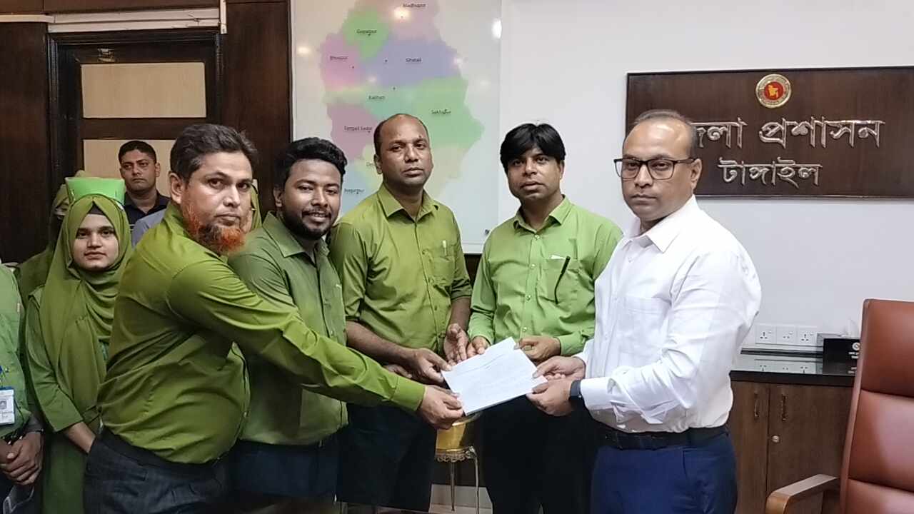 অনিবন্ধিত ভুয়া নার্স নির্মূলে টাঙ্গাইলে বিক্ষোভ মিছিল ও স্মারকলিপি প্রদান