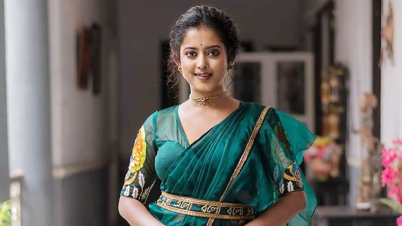 Actress Shruti Das sang a protest song to the tune of Shakira.