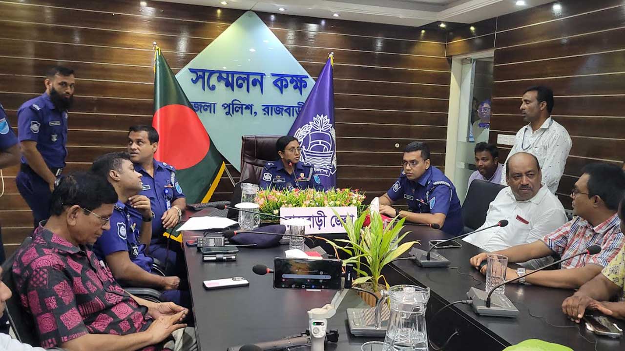কোনো অবৈধ অস্ত্র থাকবে না রাজবাড়ীতে : পুলিশ সুপার