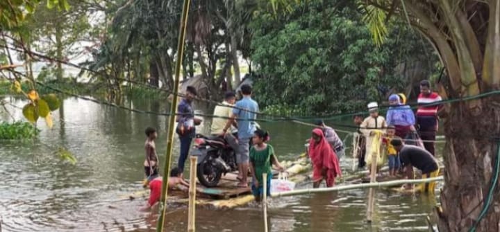 Bharasa is now a banana tree raft of thousands of people
