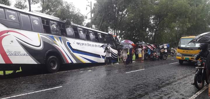 Three wheeler driver killed in passenger bus-three wheeler collision