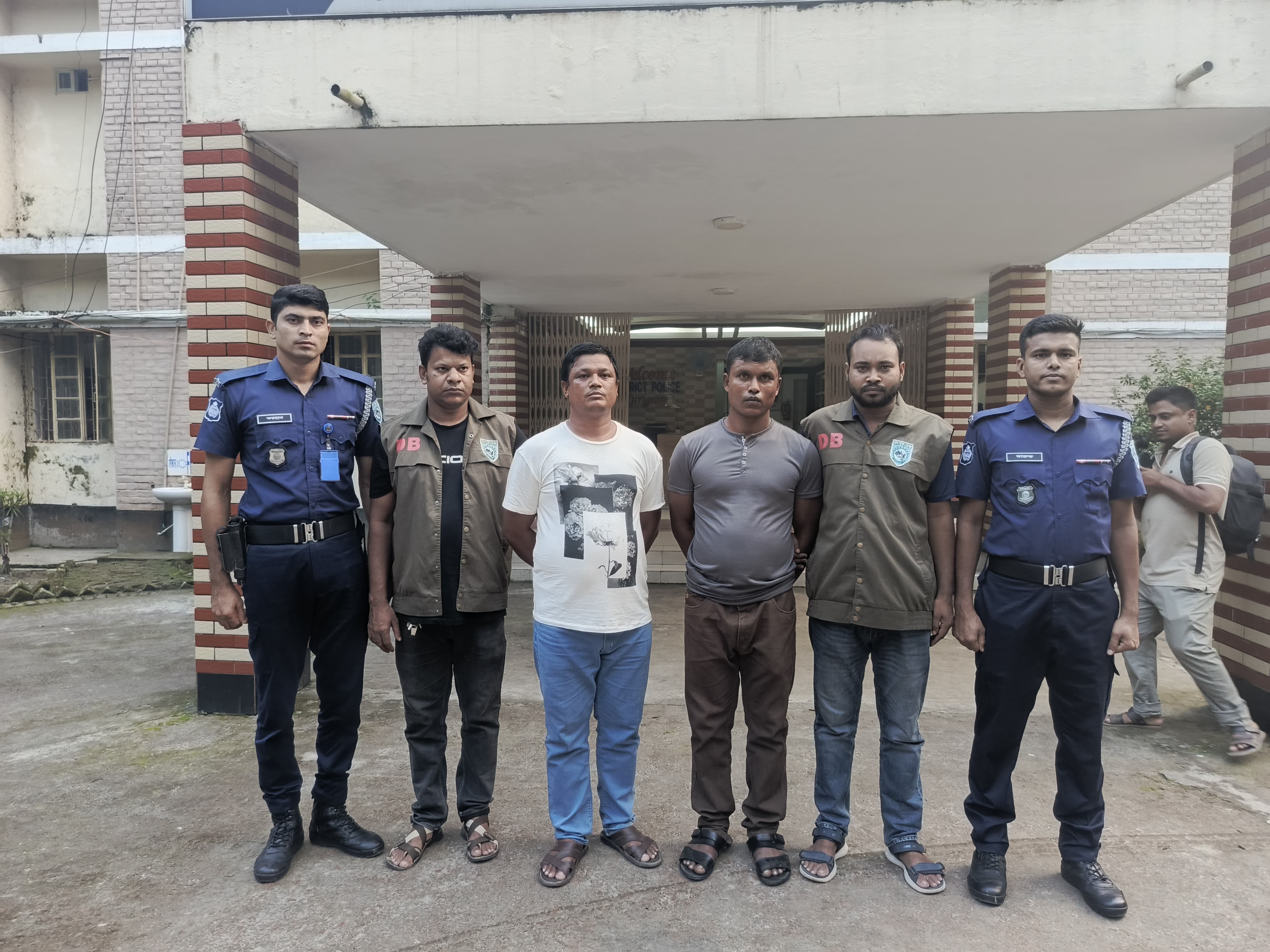 কুড়িগ্রামে মহানবীকে নিয়ে কটুক্তিকারী ২জনকে আটক করেছে পুলিশ
