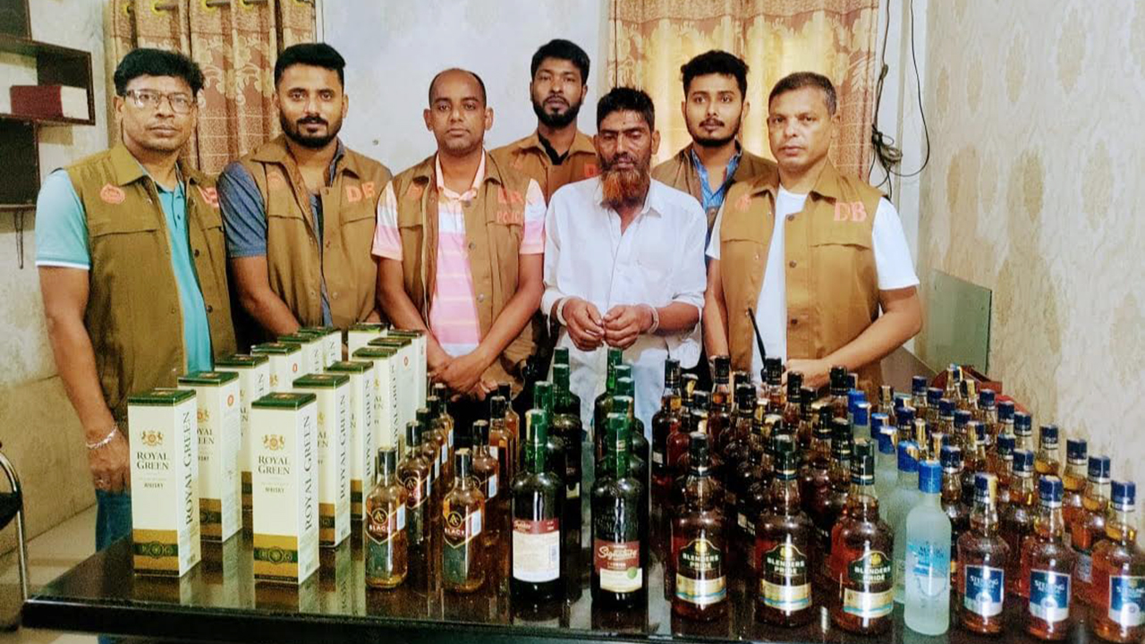 ৮০ বোতল বিদেশি মদসহ গ্রেপ্তার মাদককারবারি