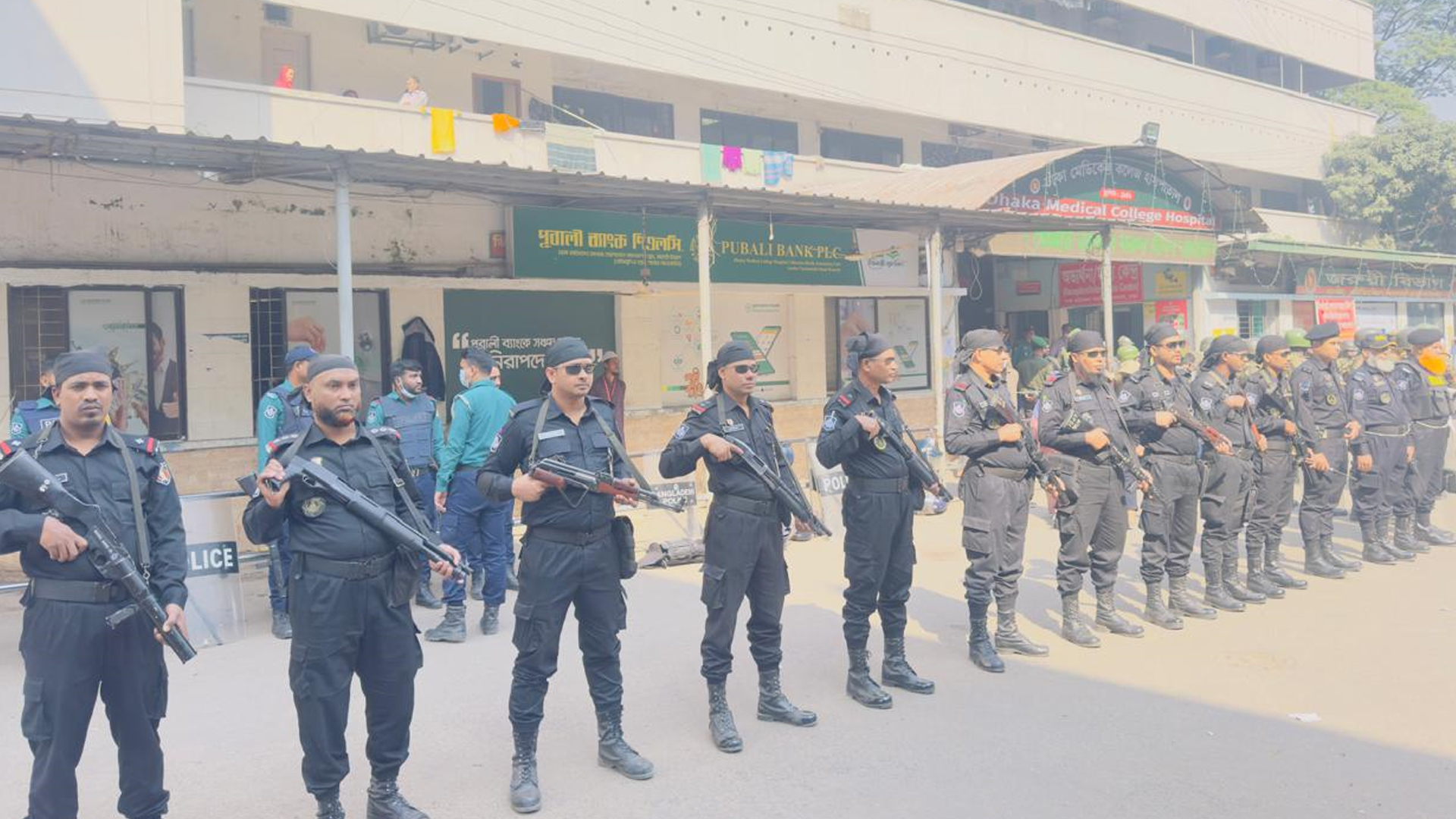 নিরাপত্তা জোরদার করেছে কাকরাইল মসজিদ ও ঢামেক এলাকায়