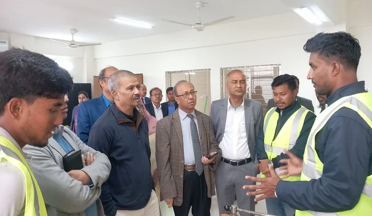 সিংগাইরে কারিগরি প্রশিক্ষণ কেন্দ্র পরিদর্শনে আইন উপদেষ্টা!