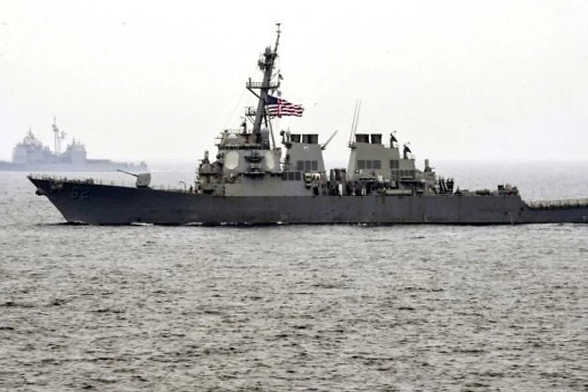 ওমান উপসাগরে মুখোমুখি যুক্তরাষ্ট্র-ইরান: পিছু হটলো মার্কিন যুদ্ধজাহাজ