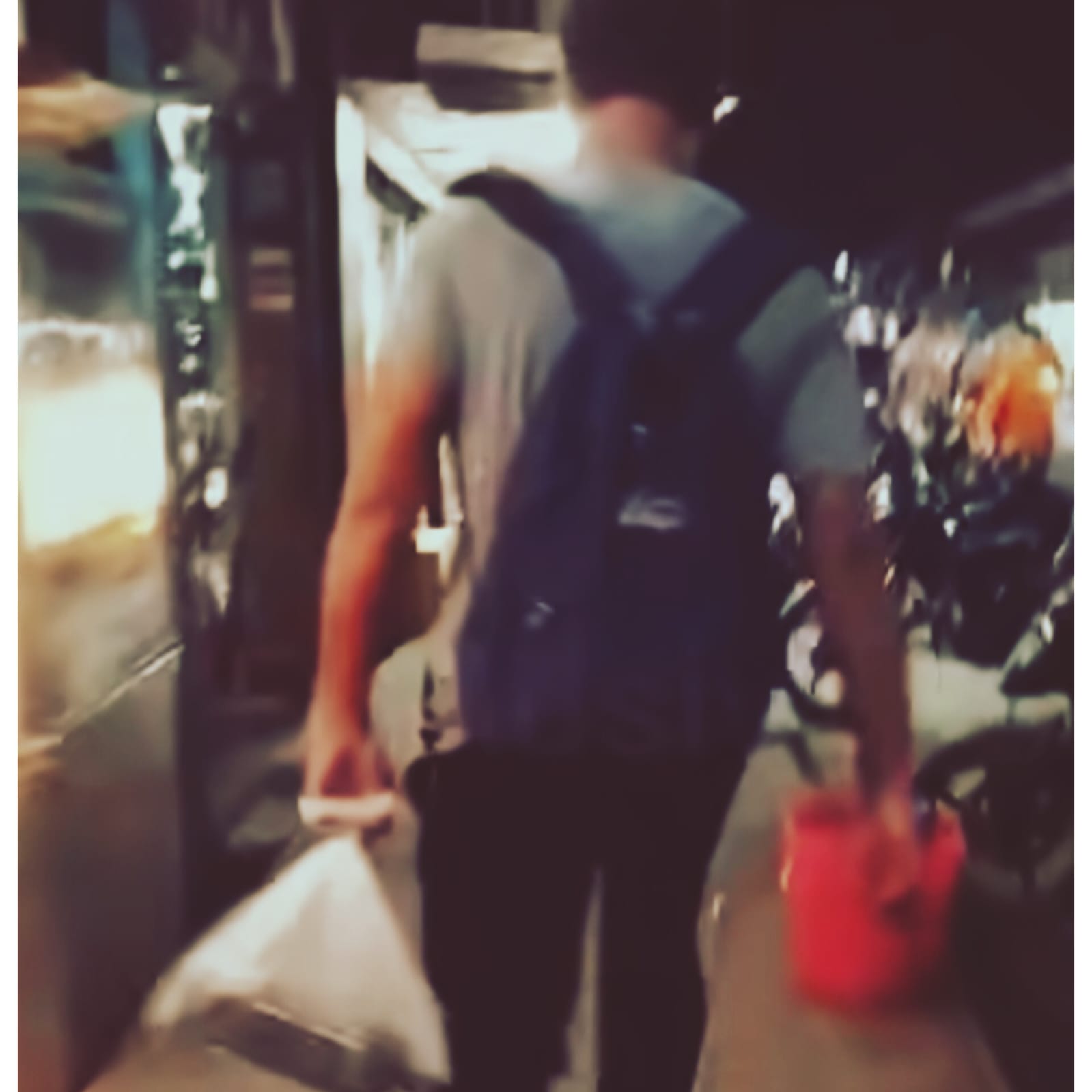 মদের বোতল হাতে ইবি শিক্ষকের ভিডিও ভাইরাল