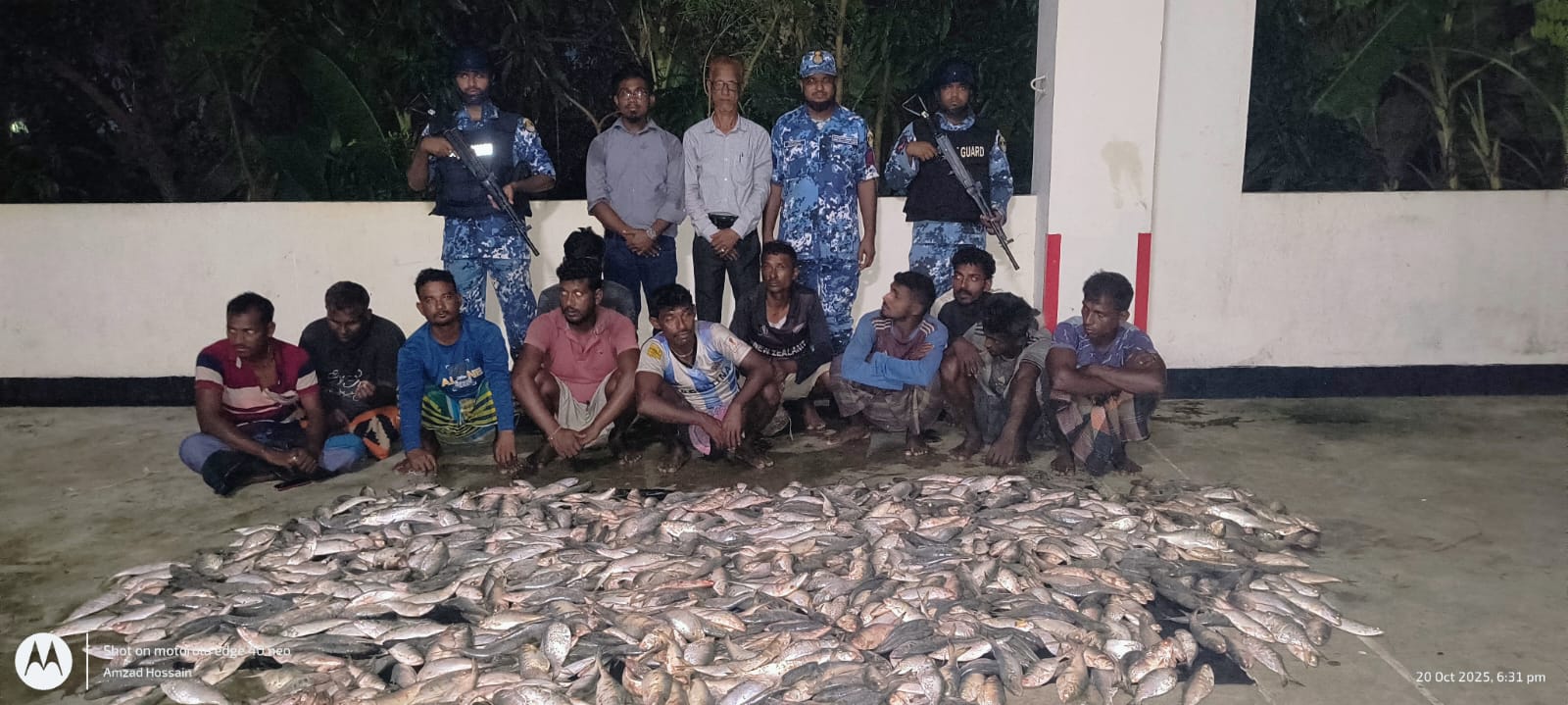 সীতাকুন্ডে যৌথ বাহিনীর অভিযানে ৬০০ কেজি মা ইলিশ জব্দ, ১১ জেলে আটক