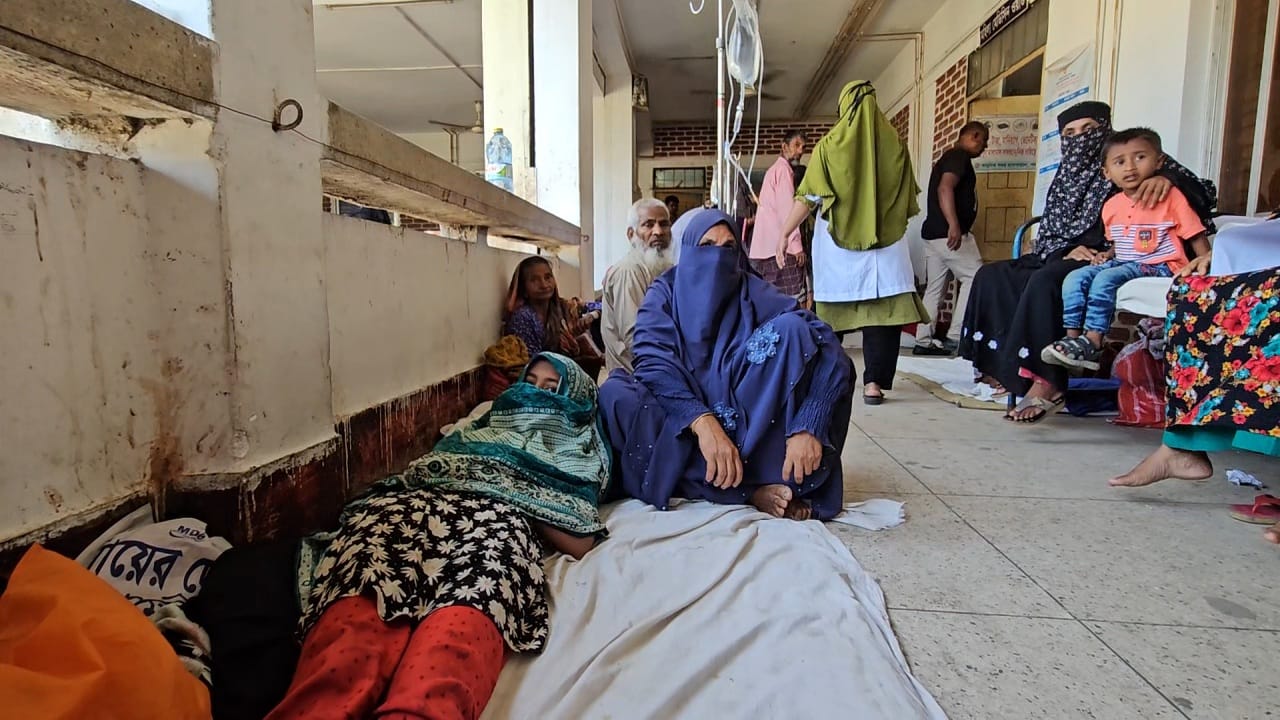 Victim's father is in jail for filing a rape complaint! Three arrested at the police station