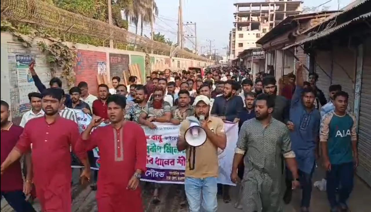 সাভারে ৩১ দফা বাস্তবায়ন ও ধানের শীষে ভোট প্রার্থনায় ছাত্রদলের গণসংযোগ