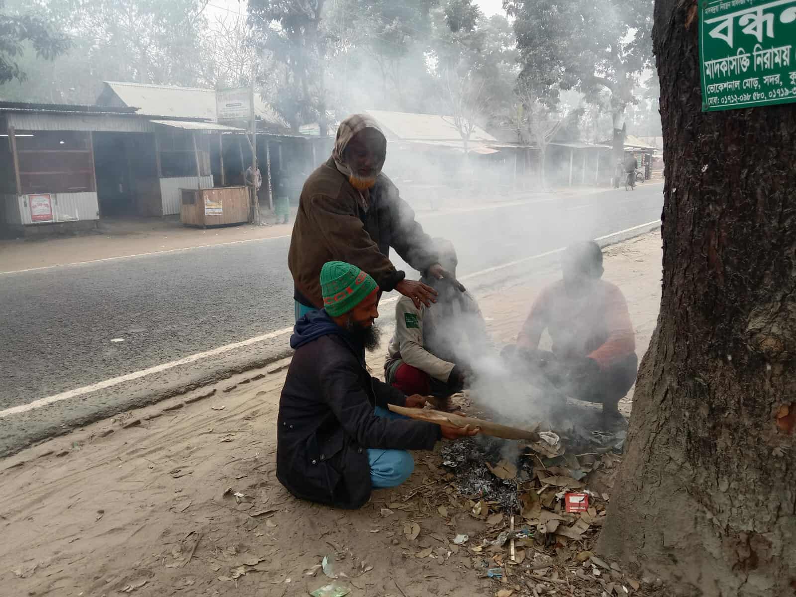 মৌসুমের সর্বনিম্ন ৮.৬ ডিগ্রিতে কাঁপছে তেতুলিয়া, সূর্যহীন দিনে শৈত্যপ্রবাহে বিপর্যস্ত জনজীবন