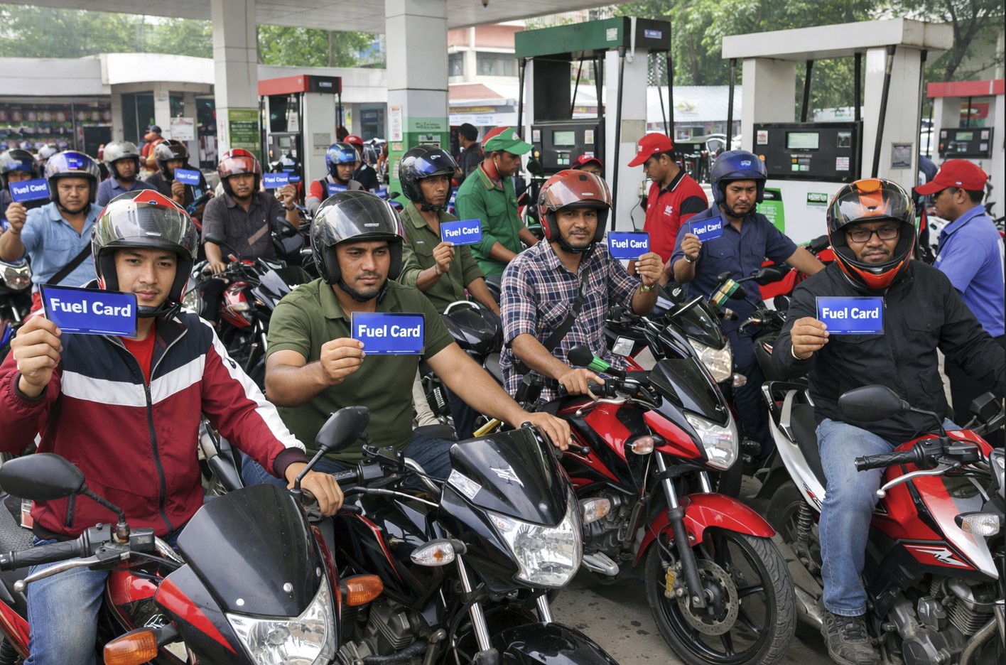 কালোবাজারির দিন শেষ: সব গাড়ির জন্য আসছে ‘ফুয়েল কার্ড’!