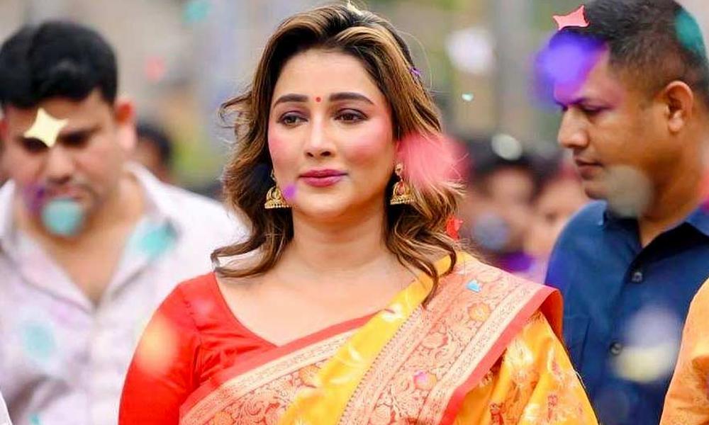 রাজনীতি থেকে সরে  আবার ক্যামেরার সামনে ফেরার প্রস্তুতি
