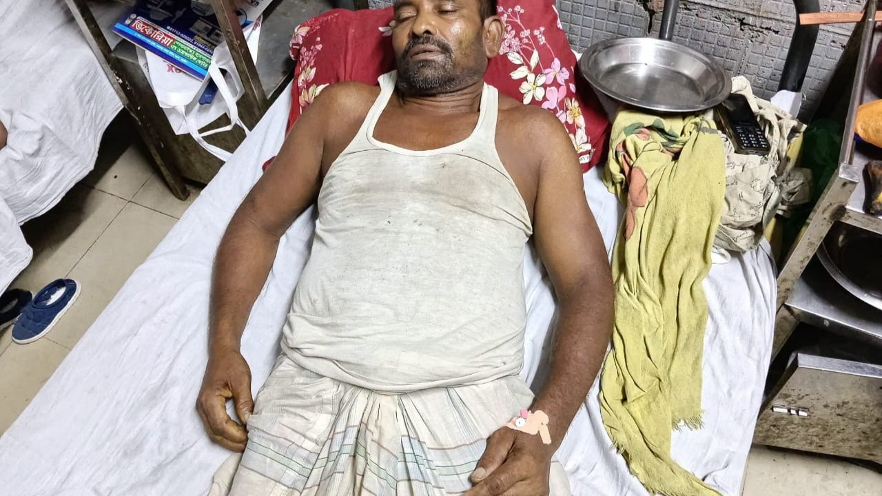 ছেলের অপরাধে বাবাকে পিটিয়ে আহত করার অভিযোগ