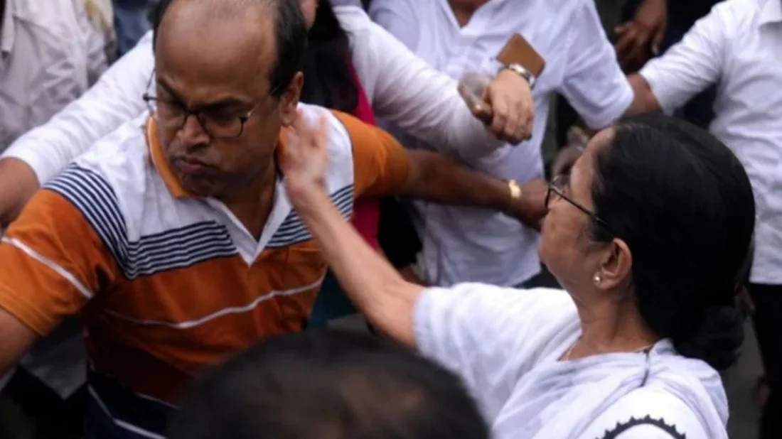 দলীয় কর্মীকে চড় মারার ভিডিও ভাইরাল, বিতর্কে মমতা