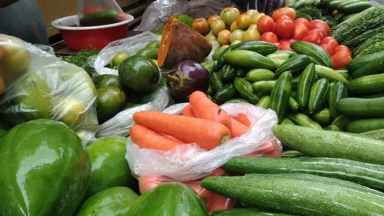Vegetable prices hit 'century', green chillies cost Tk 280 per kg