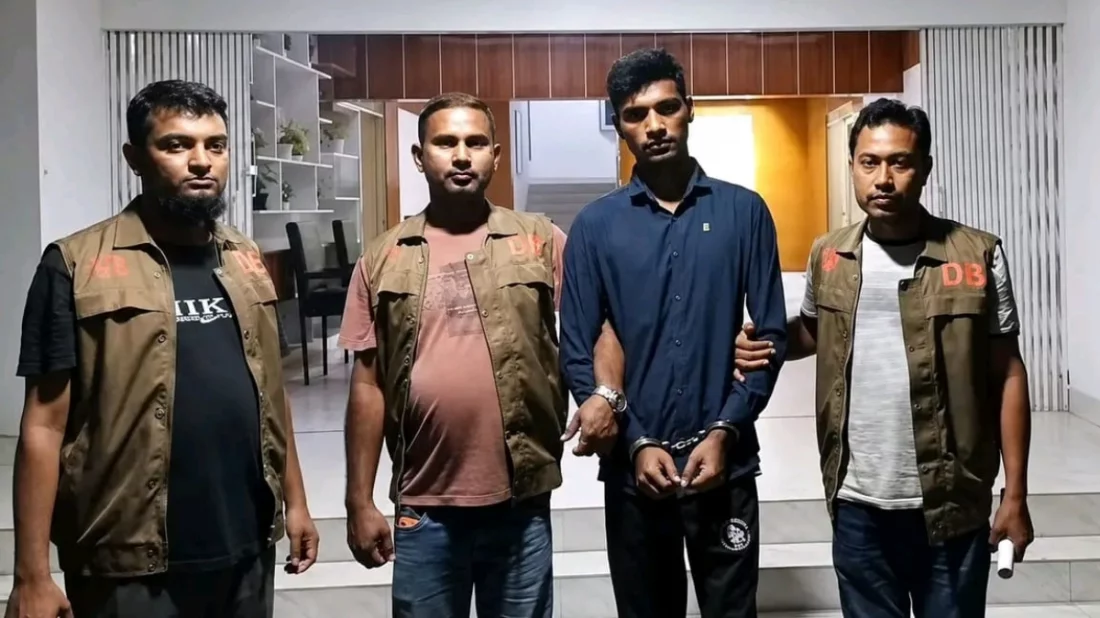 অনলাইনে প্রেম, পরে ব্যক্তিগত ছবি ছড়ানোর অভিযোগে জামালপুরে যুবক গ্রেপ্তার