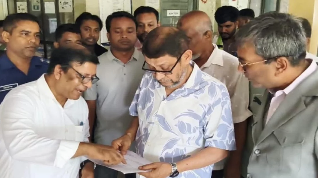 হঠাৎ চাঁদপুরে স্বাস্থ্যমন্ত্রী, হাসপাতালের অব্যবস্থাপনায় সিভিল সার্জনকে &lsquo;স্ট্যান্ড রিলিজ&rsquo;