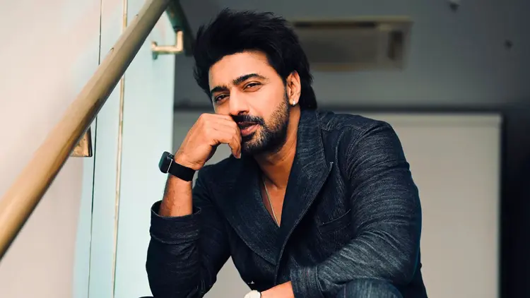Dev&rsquo;s response to comparisons with Uttam Kumar wins praise online